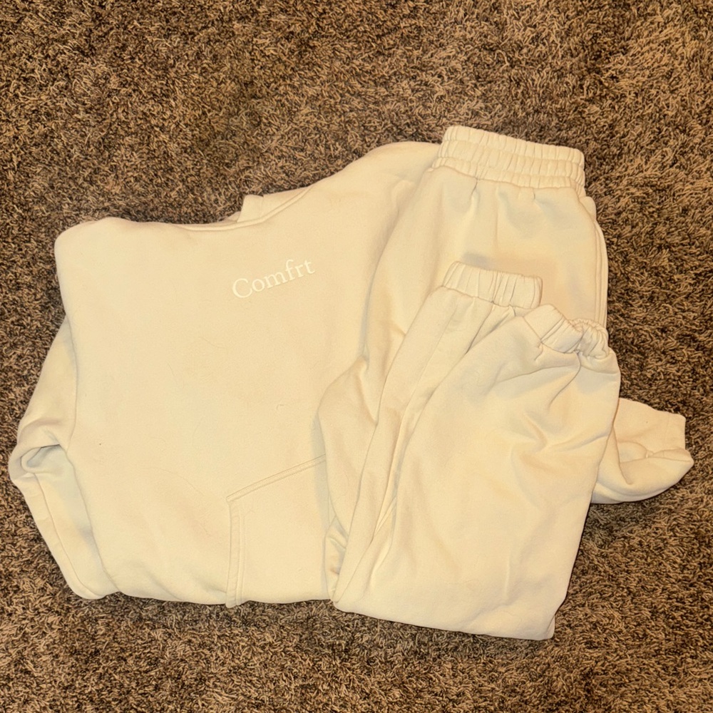 Comfort Cream Women's Jogger Set - Casual Sweatpants & Pullover
